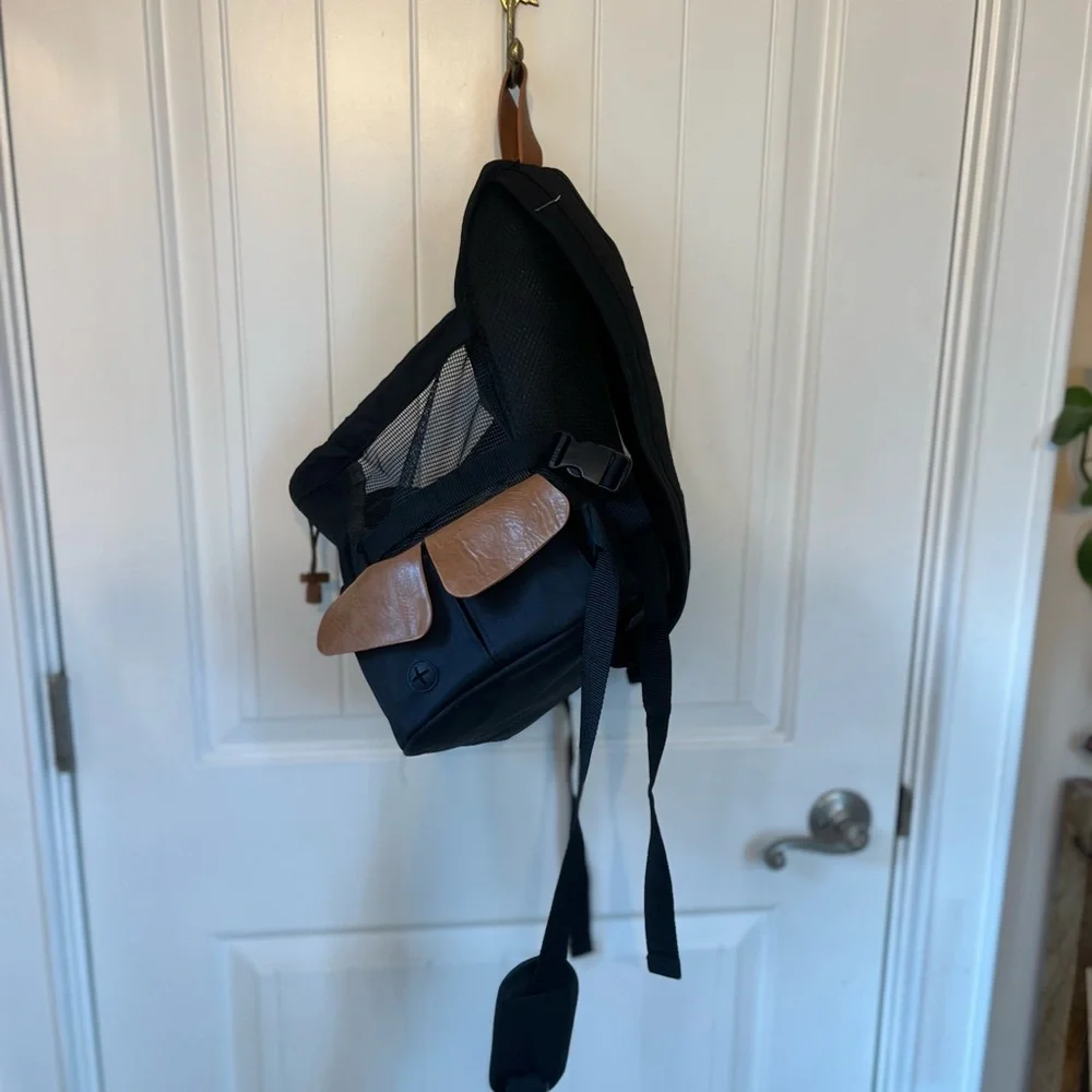 Top Paw knapsack/ backpack Cat / Dog Pet carrier holds pets up to 15lbs.